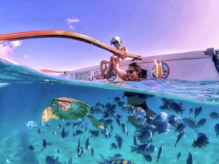 Passeios em Fernando de Noronha - Canoa Havaiana