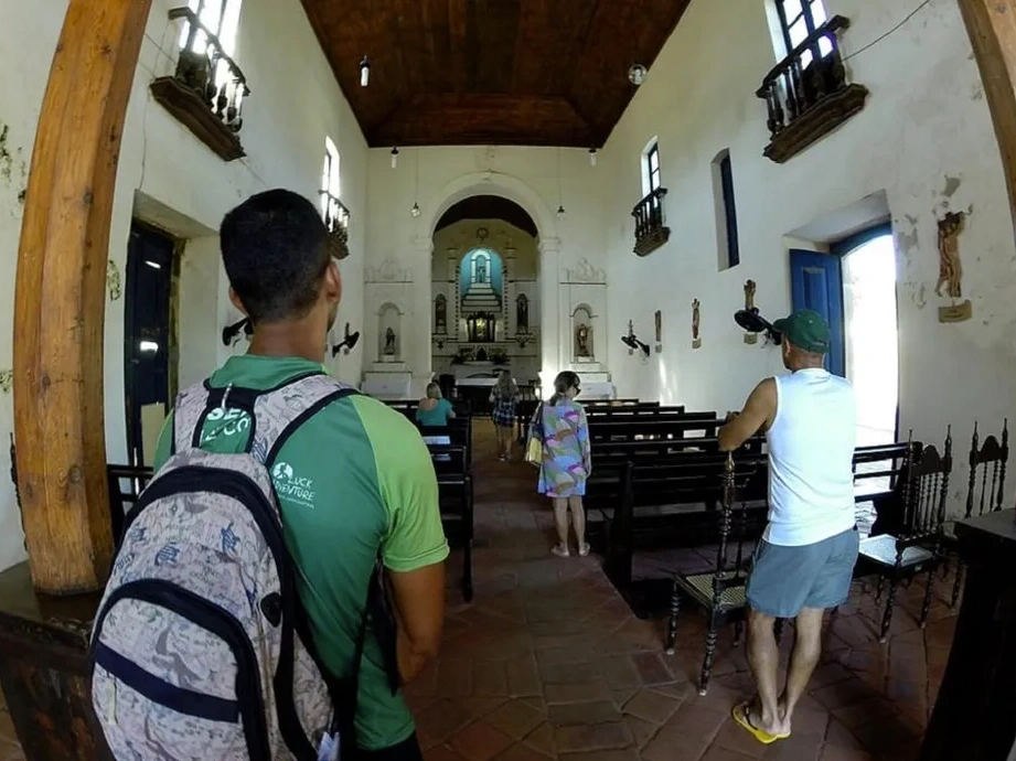 Passeios em Fernando de Noronha - Caminhada Histórica